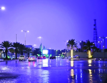 طقس الأحد.. أمطار وغبار ورياح تحد من الرؤية على أجزاء من 9 مناطق
