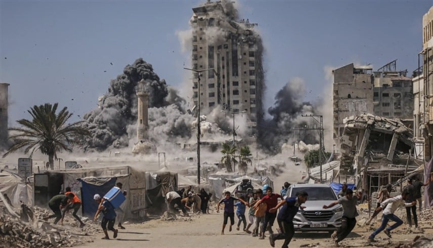 إسرائيل تهدم الأبراج في غزة وتهدد بتهجير السكان